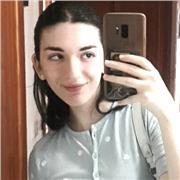 Profesora de apoyo escolar especializada en el inglés y español, con conocimiento de francés, dispuesta a dar clases